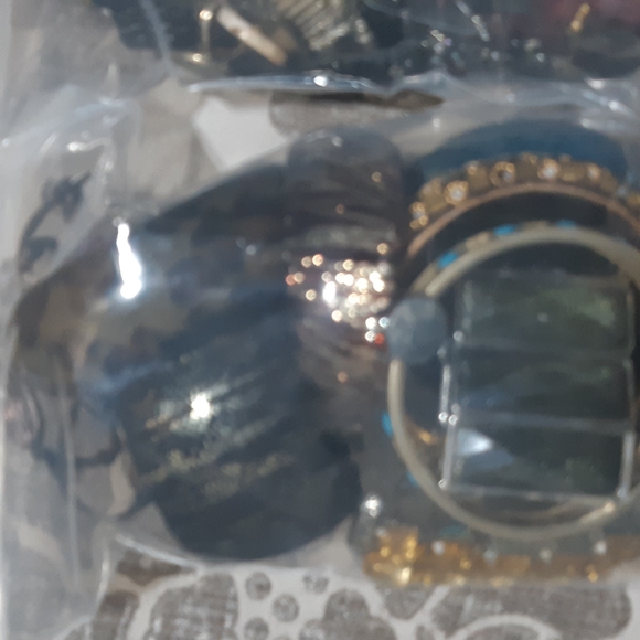 Assorted Women’s Fashion Jewelry Set - Mixed Metallics and Accent Colors - Picture 2 of 3